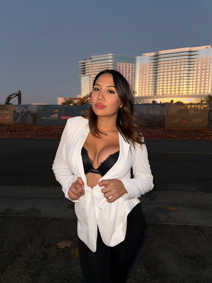 Take a pause and enjoy Ali Cruz — streaming from Riga