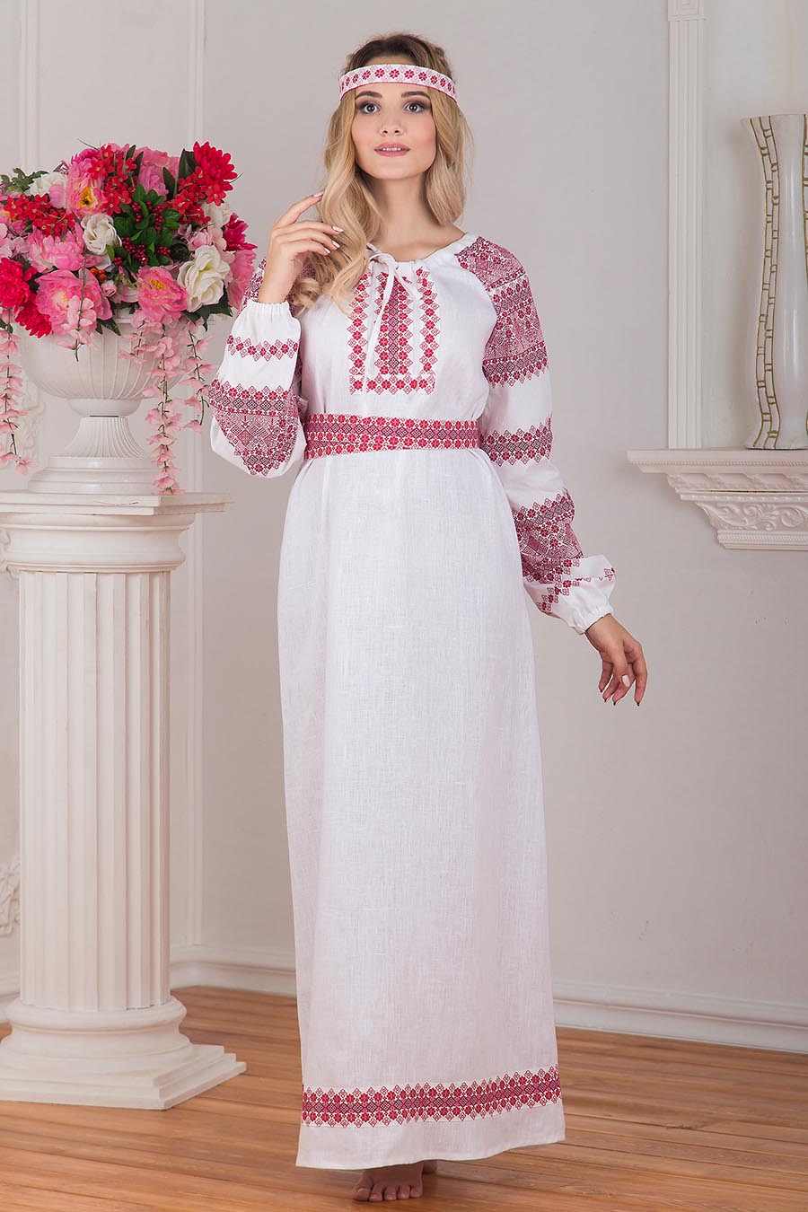 Women in Slavic costumes in Riga