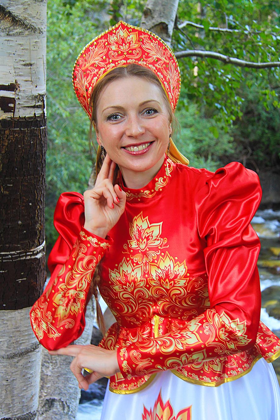 Women in Slavic costumes in Riga