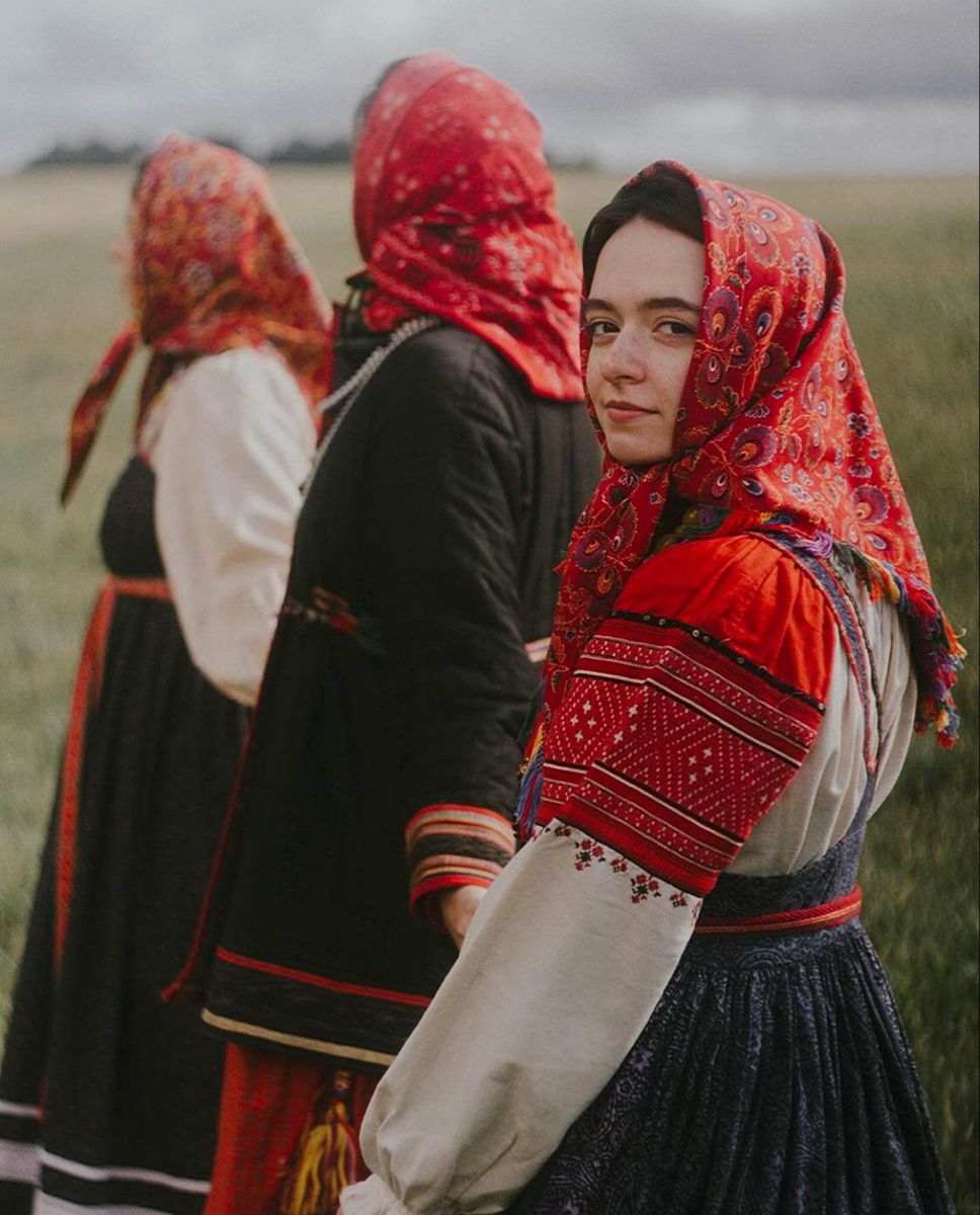Women in Slavic costumes in Riga
