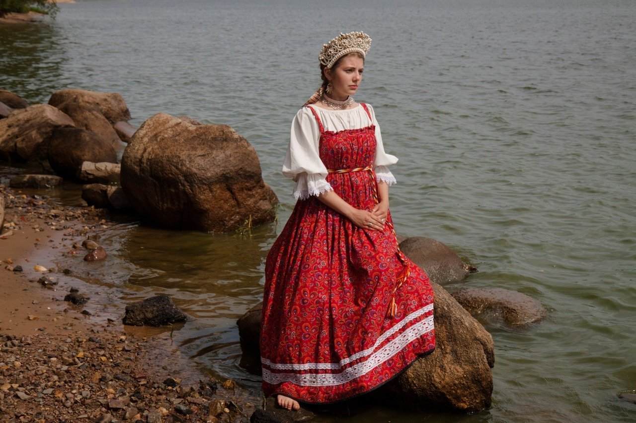 Women in Slavic costumes in Riga