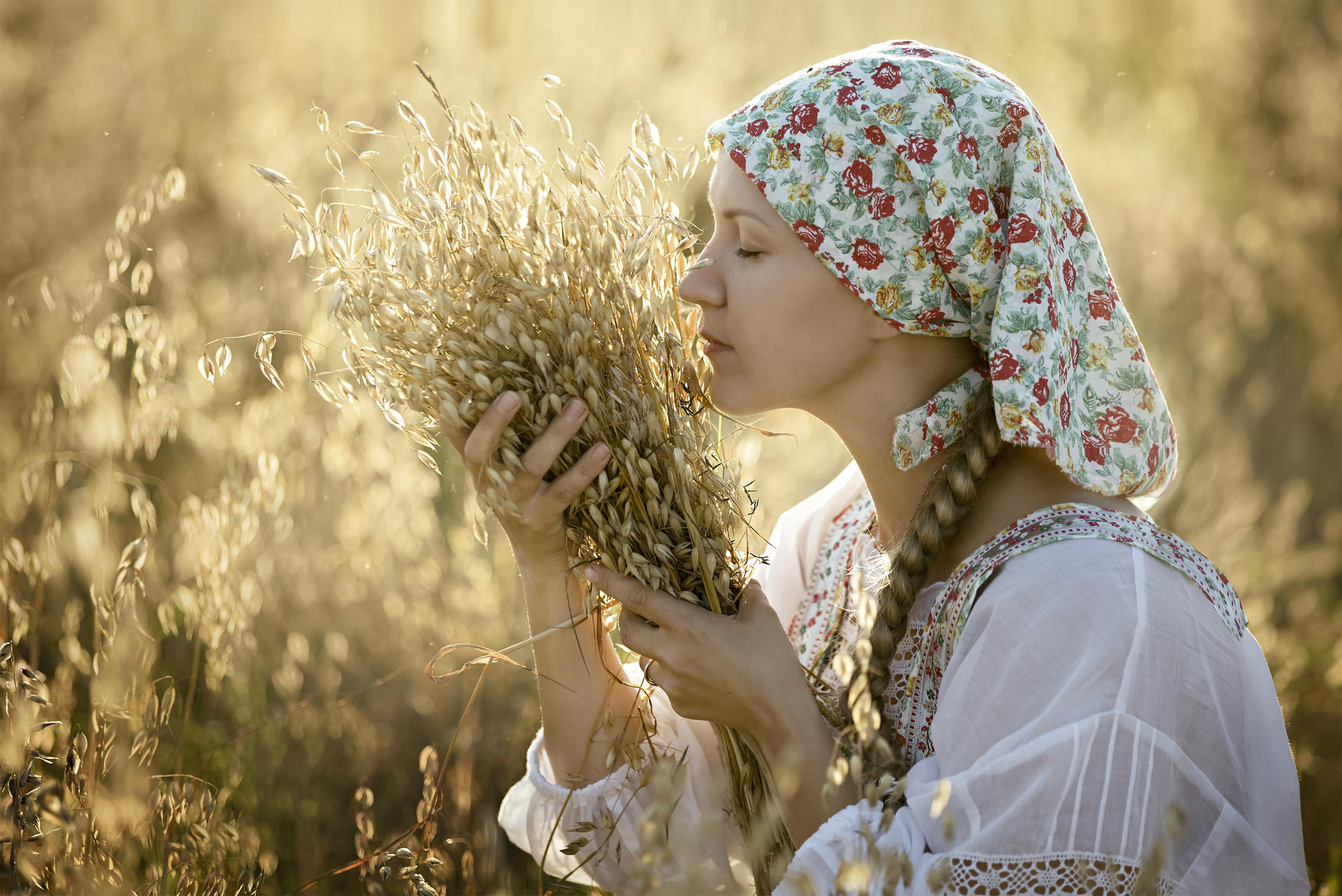 Photo Women in Slavic costumes in Riga